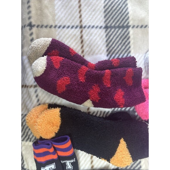 Cozy Sock Bundle – 8 Pair Mixed Styles Fuzzy, Holiday & Crew Socks (Women’s) - Picture 3 of 4